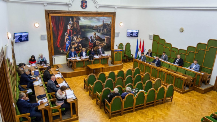 Áll a bál Vácon, vasárnapra hívták össze rendkívüli ülést