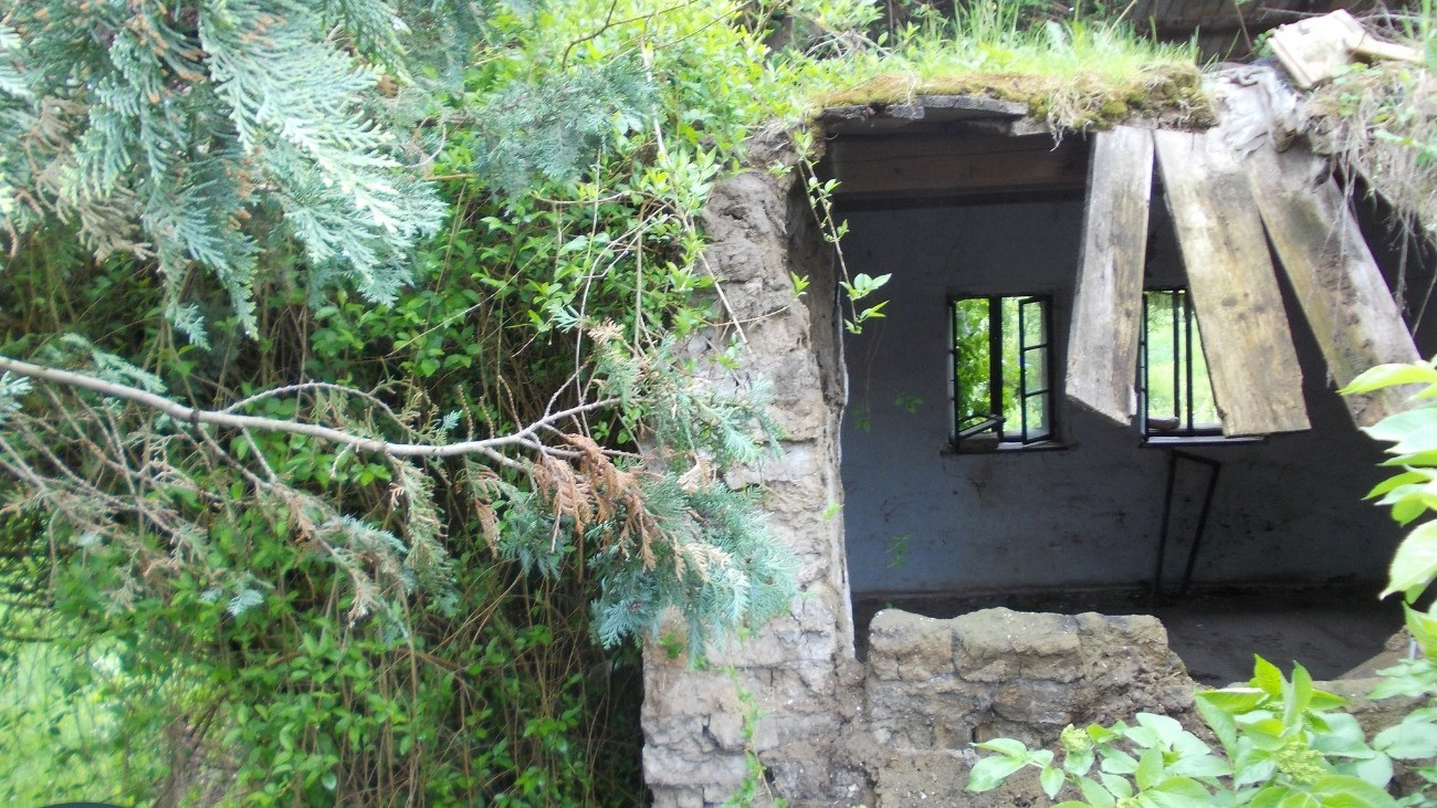 Egy romos épület bontását rendelte el a NAV a kéktúra útvonalán