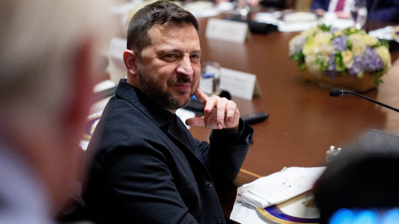 Volodimir Zelenszkij ukrán államfõ munkaebéden vesz részt Donald Trump amerikai elnökkel a washingtoni Fehér Házban 2025. október 17-én.