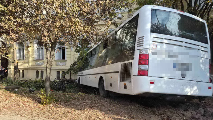 Új információk a szolnoki buszbaleset sérültjeiről