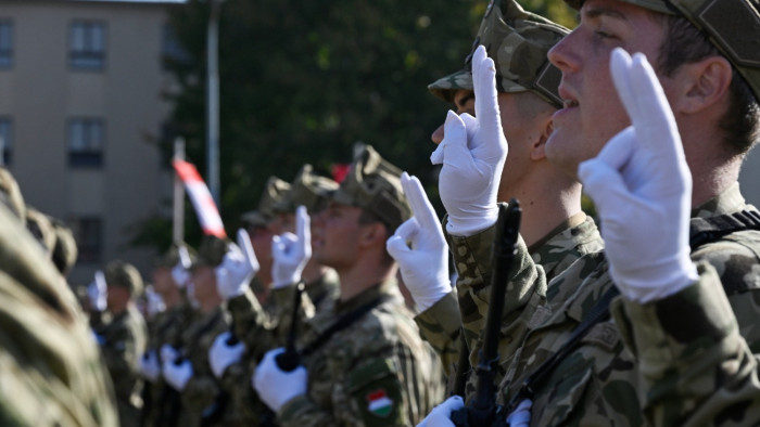 Esküt tettek a Magyar Honvédség leendő altisztjei