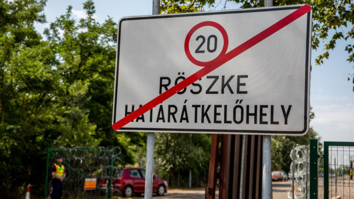 Autóval külföldre: fontos változás a déli határnál