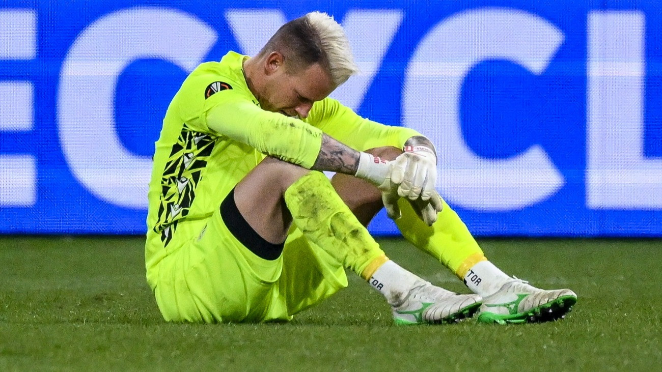 Gróf Dávid, a Ferencváros  kapusa a labdarúgó Európa-liga nyolcaddöntõjébe jutásért játszott Viktoria Plzen - Ferencvárosi TC második mérkõzés utána plzeni Doosan Arenában 2025. február 20-án. A Ferencváros 3-0-ra kikapott és így 3-1-es összesítéssel búcsúzott a sorozattól.