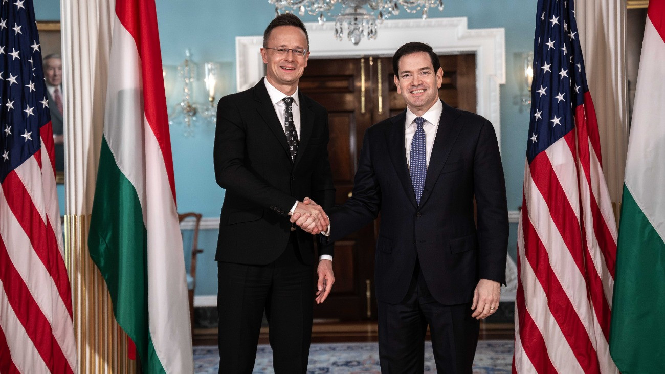 A Külgazdasági és Külügyminisztérium (KKM) által közreadott képen Szijjártó Péter külgazdasági és külügyminiszter (b) és Marco Rubio amerikai külügyminiszter találkozója Washingtonban 2025. október 22-én.