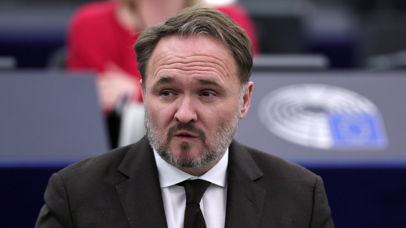 Dan Jorgensen, az Európai Bizottság energia- és lakhatásügyért felelõs tagja felszólal A belaruszi helyzet öt évvel az elcsalt elnökválasztás után címû vitában az Európai Parlament (EP) plenáris ülésén Strasbourgban 2025. október 22-én. Az uniós törvényhozás október 20. és 23. között ülésezik franciaországi székhelyén.