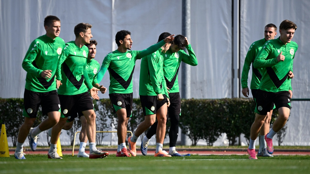 A Ferencváros labdarúgócsapatának edzése az FTC-MVM Sportközpontban 2025. október 22-én. A csapat másnap az osztrák Red Bull Salzburg vendégeként lép pályára az Európa-liga alapszakaszának harmadik fordulójában.