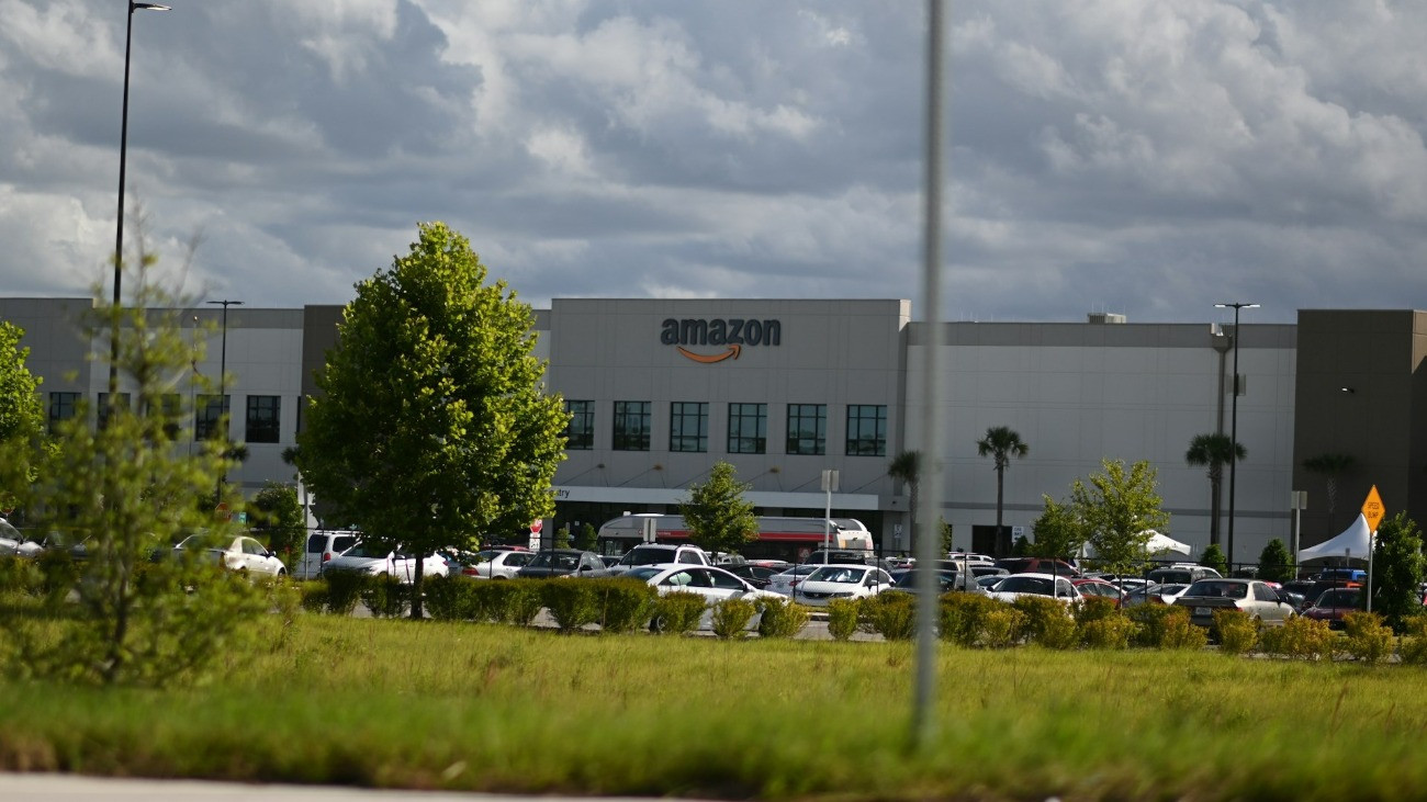 Hamarosan több mint félmillió Amazon-dolgozó helyét vehetik át robotok