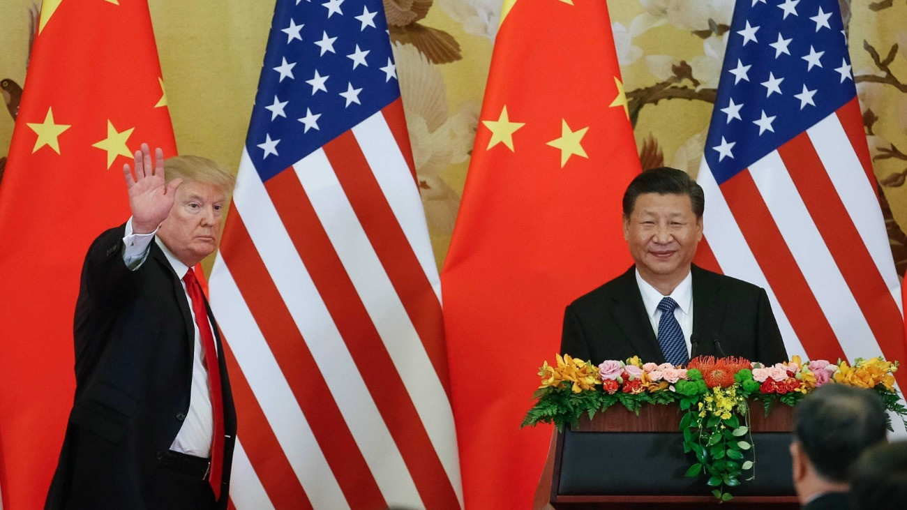 Peking, 2017. november 9.Donald Trump amerikai elnök (b) és Hszi Csin-ping kínai elnök sajtóértekezletet tart a pekingi Nagy Népi Csarnokban 2017. november 9-én. (MTI/EPARoman Pilipej)