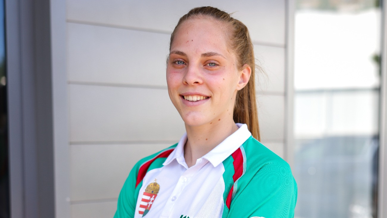 A 17 éves Márton Luana, Magyarország elsõ nõi világbajnoka a Magyar Taekwondo Szövetség (MTSZ) sajtótájékoztatója elõtt Budapesten, a Magyar Sport Házánál 2023. június 12-én. Május végén, június elején az azeri fõvárosban, Bakuban rendeztek világbajnokságot.