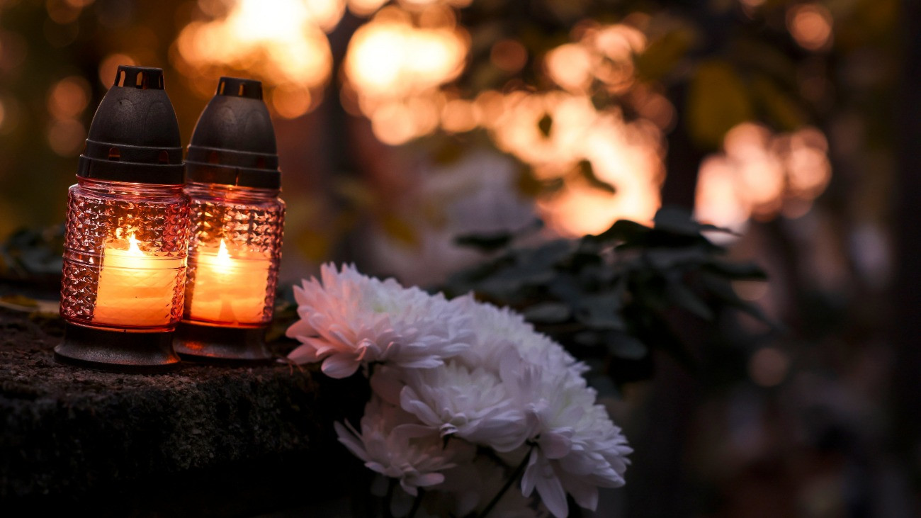 Mécsesek a Rákoskeresztúri új köztemetõben mindenszentek ünnepe és halottak napja elõtt, 2024. október 31-én.