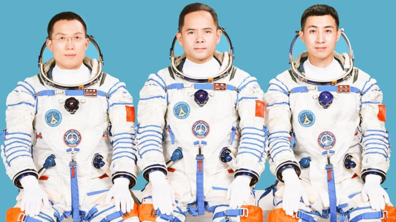 A Sencsou-21 kínai űrhajó legénysége