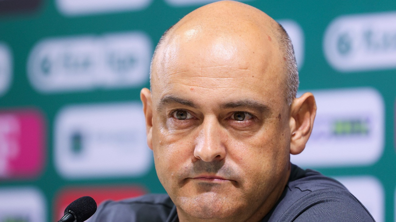 Rui Mota vezetõedzõ a Ludogorec labdarúgócsapatának sajtótájékoztatóján a Groupama Arénában 2025. augusztus 11-én. A bolgár csapat a Ferencváros ellen lép pályára a labdarúgó Bajnokok Ligája-selejtezõ harmadik fordulójának visszavágóján.