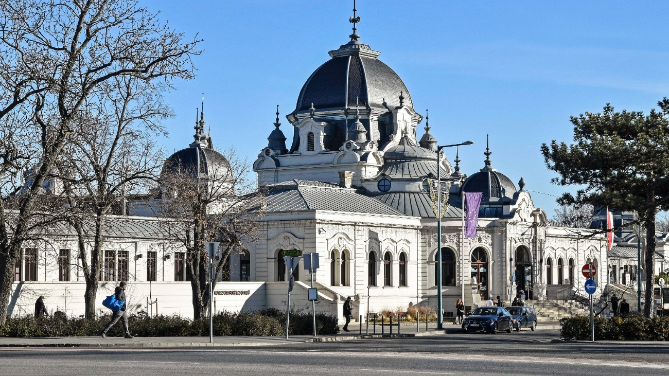 A Lechner Ödön által tervezett és 1876 szilveszterén átadott neobarokk teljesen felújított mûemlék épület, a Városligeti Mûjégpálya épülete a Városligetben. A Budapesti Sportszolgáltató Központ Közhasznú Nonprofit Kft. (BSK) székhelye. MTVA/Bizományosi: Róka László  *************************** Kedves Felhasználó!
