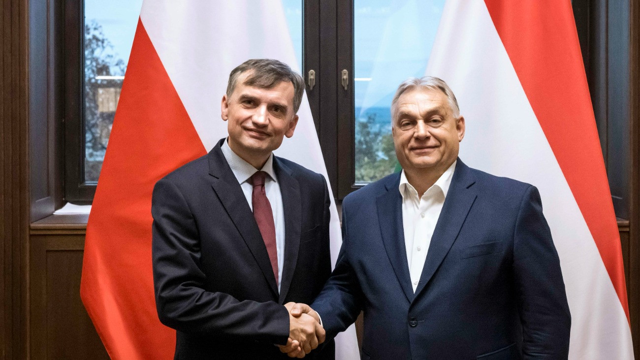 A Miniszterelnöki Kommunikációs Fõosztály által közreadott képen Orbán Viktor miniszterelnök (j) és Zbigniew Ziobro volt lengyel igazságügyi miniszter találkozója Budapesten 2025. október 30-án.