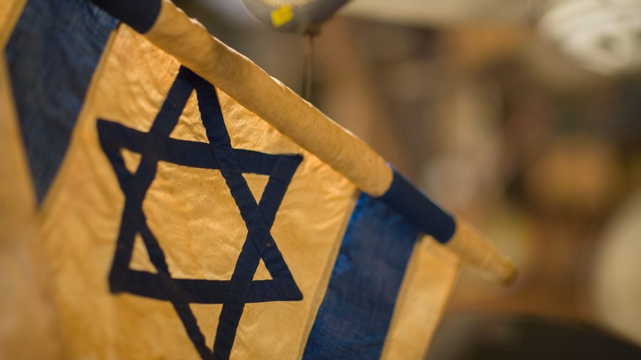 Egy antik izraeli zászló részlete Tel-Avivban.Forrás: GettyImages/Jake Warga