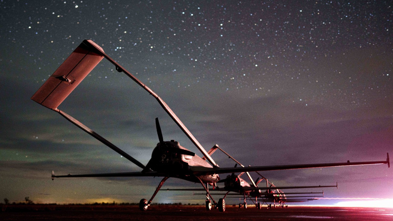 Az ukrán hadsereg 14. ember nélküli légi rendszerek önálló ezredének nagy hatótávolságú An-196 Ljutyij drónjai bevetés elõtt egy nem megnevezett ukrajnai területen 2025. október 14-én, az Ukrajna elleni orosz háború alatt.