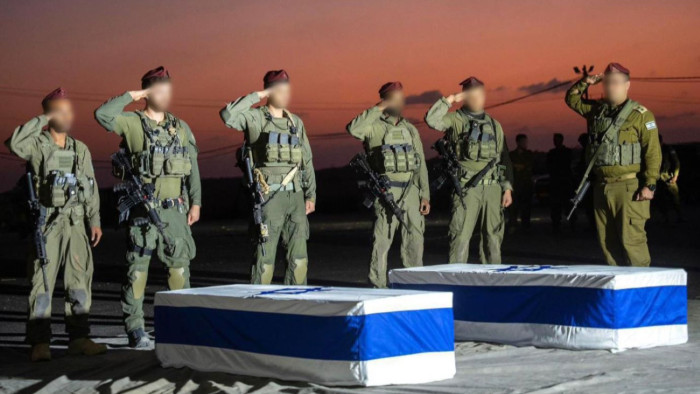 Izrael: a Hamász nem izraeli túszok holttesteit adta át a Vöröskeresztnek