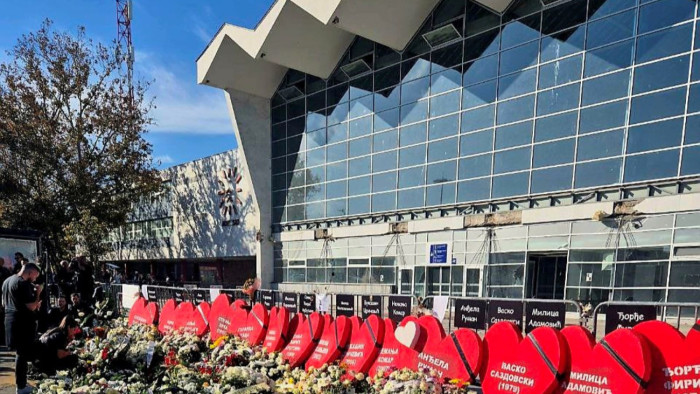 16 perces néma csenddel emlékeztek az áldozatokra az újvidéki tragédia egyéves évfordulóján - a nap hírei