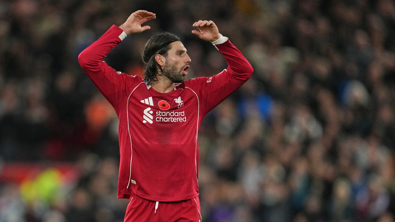 Szoboszlai Dominik, a Liverpool játékosa az angol elsõ osztályú labdarúgó-bajnokság Liverpool-Aston Villa mérkõzésén a liverpooli Anfield Road-i Stadionban 2025. november 1-jén.