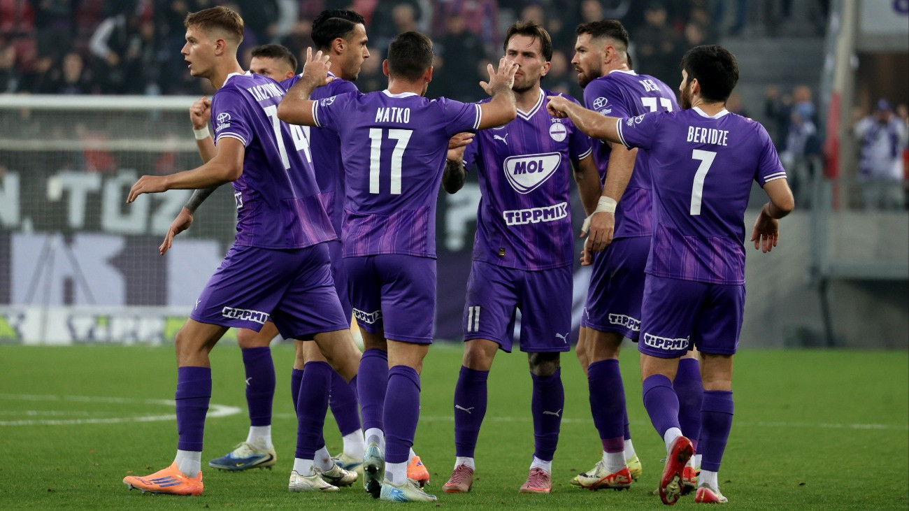 Az Újpest játékosainak gólöröme a labdarúgó Fizz Liga 12. fordulójában játszott Diósgyőri VTK-Újpest FC mérkőzésen a diósgyőri DVTK Stadionban 2025. november 2-án.