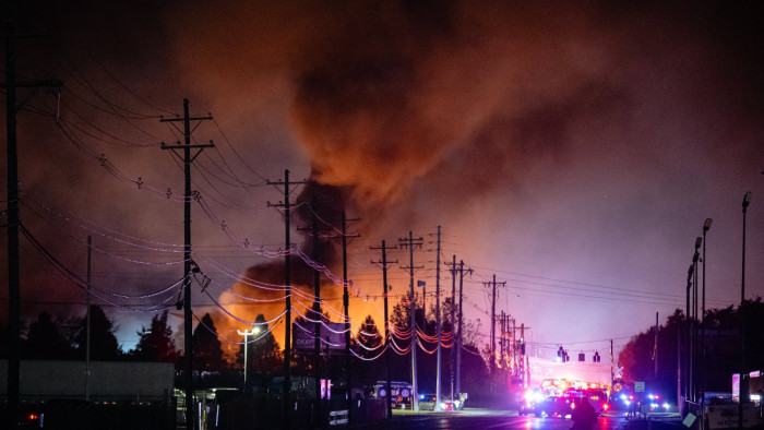 Olajüzemre zuhant egy repülőgép Kentuckyban, többen meghaltak - képek