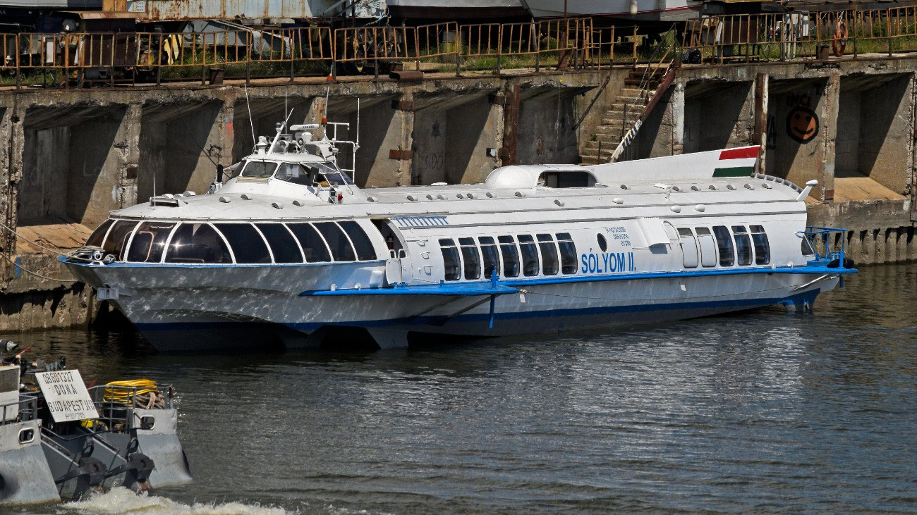 A Sólyom II. a MAHART cég 10 db-os szárnyashajó flottájának egyik legnagyobb, 112 férõhelyes, szovjet gyártmányú, szárnyashajója áll az újpesti kikötõben. MTVA/Bizományosi: Róka László  *************************** Kedves Felhasználó!