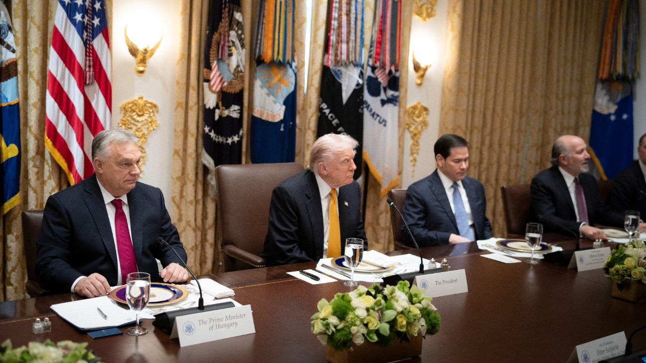 A Miniszterelnöki Kommunikációs Fõosztály által közreadott képen Donald Trump amerikai elnök (b2) és Orbán Viktor miniszterelnök (b) sajtótájékoztatója a washingtoni Fehér Házban 2025. november 7-én.