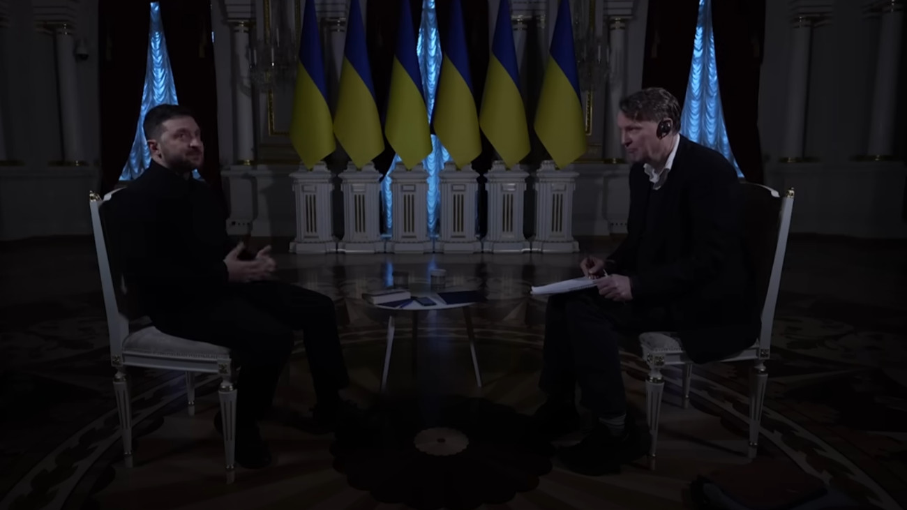 Volodimir Zelenszkij interjút ad a The Guardiannek az ukrán elnöki palotában.