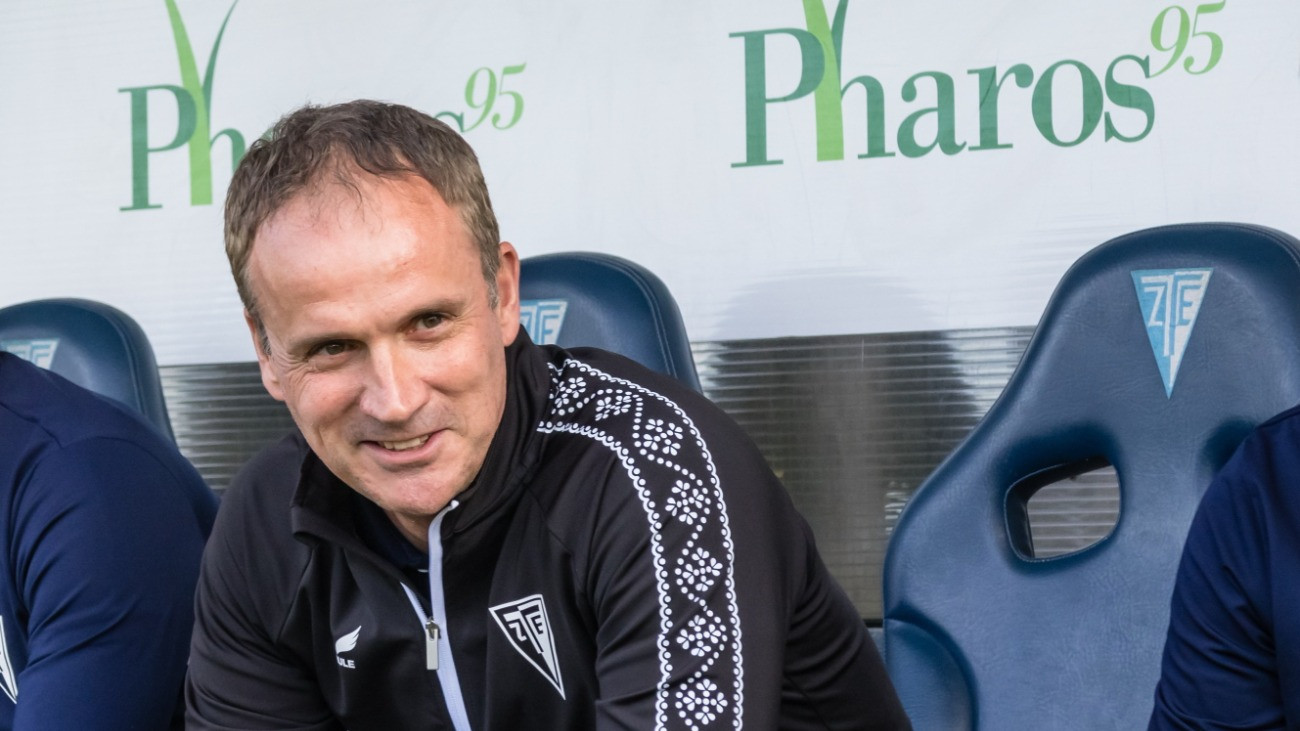 Mihalecz István (k), a Zalaegerszeg vezetõedzõje, Vlaszák Géza (b) kapusedzõ és Nikházi Márk másodedzõ a labdarúgó OTP Bank Liga 29. fordulójában játszott Zalaegerszegi TE FC - Kecskeméti TE mérkõzésen a zalaegerszegi ZTE Arénában 2025. április 27-én.