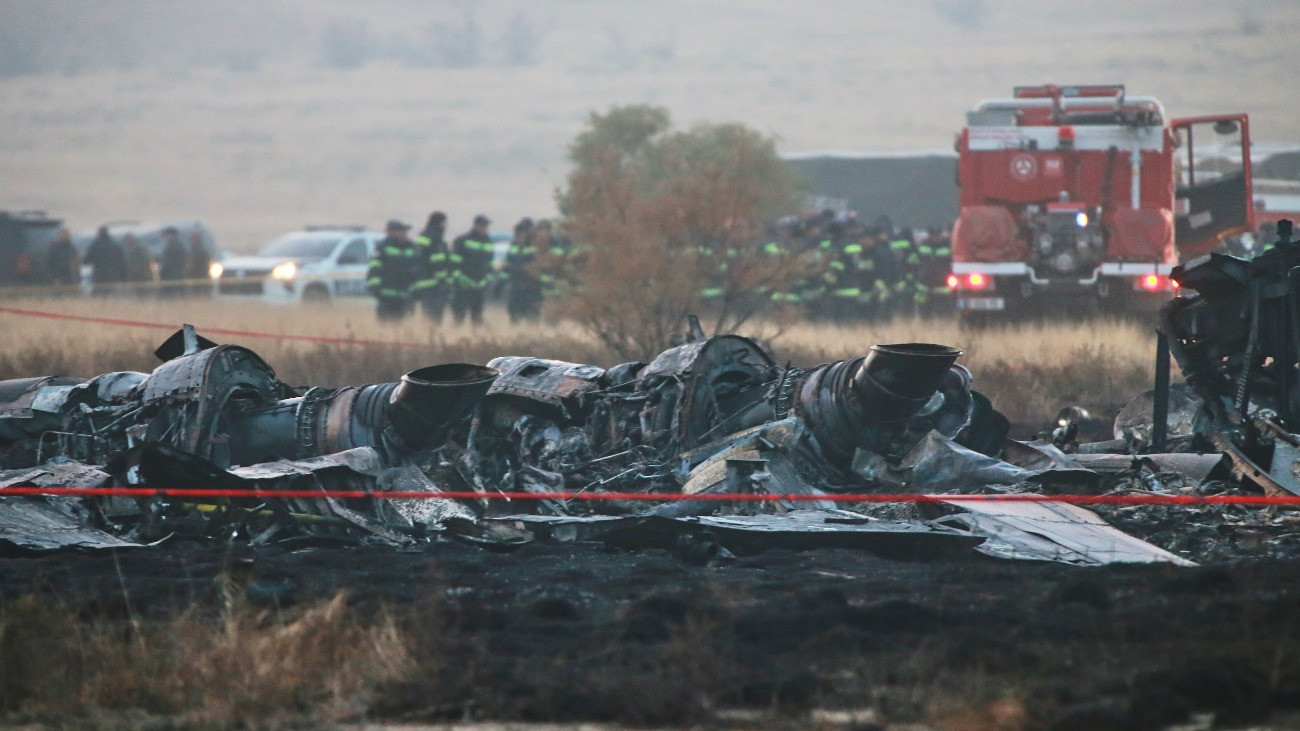 Szignagi, 2025. november 12.Az előző nap lezuhant török katonai teherszállító repülőgép roncsai a grúz-azeri határ közelében lévő Szignagi városban 2025. november 12-én. Az Azerbajdzsánból Törökország felé tartó C-130-as gépen utazó mind a 20 katona életét vesztette.