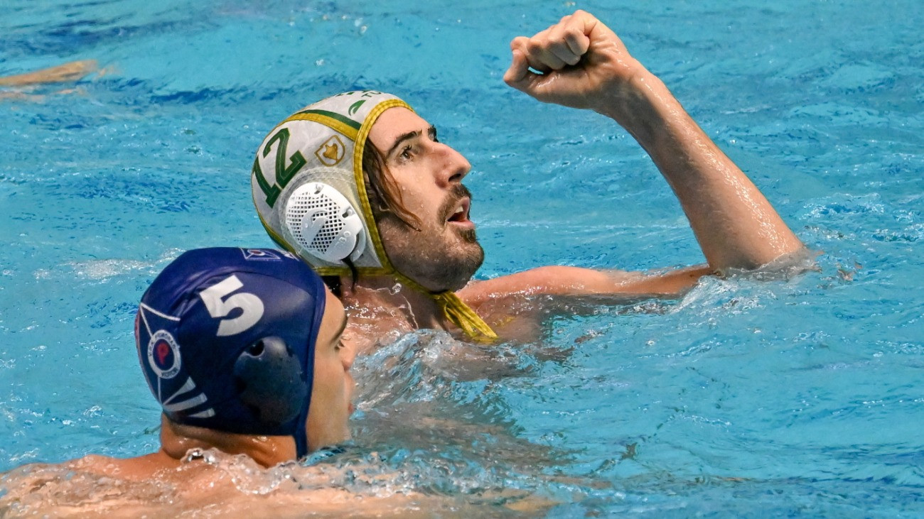 Miguel De Toro (j), a Ferencváros és Marko Mrsic, a Primorac Kotor játékosa a férfi vízilabda Bajnokok Ligája 3. fordulójában játszott FTC Telekom - Primorac Kotor mérkõzésen a Császár-Komjádi Béla Sportuszodában 2025. November 12-én.