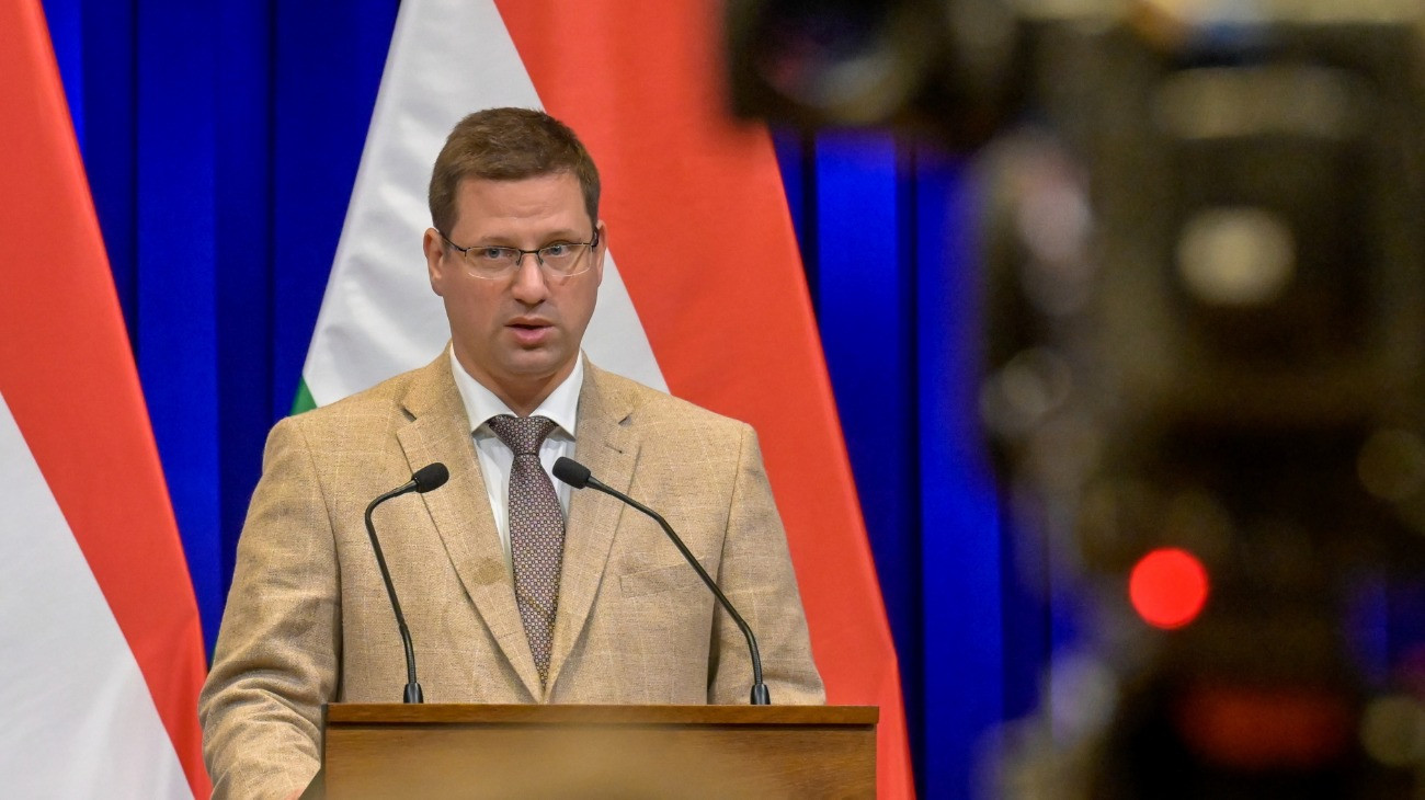 Gulyás Gergely, a Miniszterelnökséget vezetõ miniszter a Kormányinfó sajtótájékoztatón a Karmelita kolostorban 2025. november 13-án.