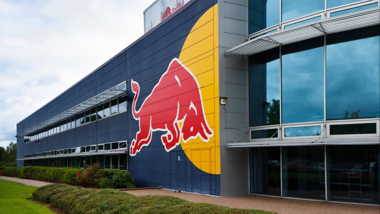 A Red Bull gyára Milton Keynesban, Nagy-Britanniában.