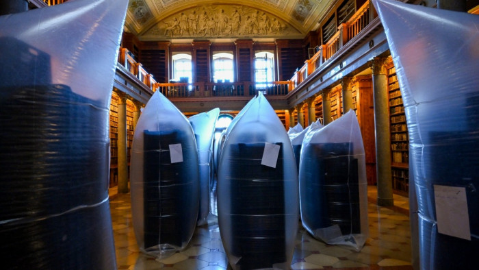 Rovarinvázió után: hamarosan végeznek a renoválással, kiderült az is, mikor nyithat újra a Pannonhalmi Főapátság könyvtára