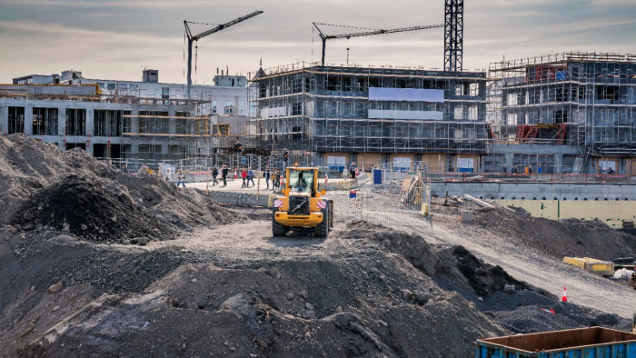 Bár negyedéves alapon stagnál a gazdaság, éves szinten más a helyzet