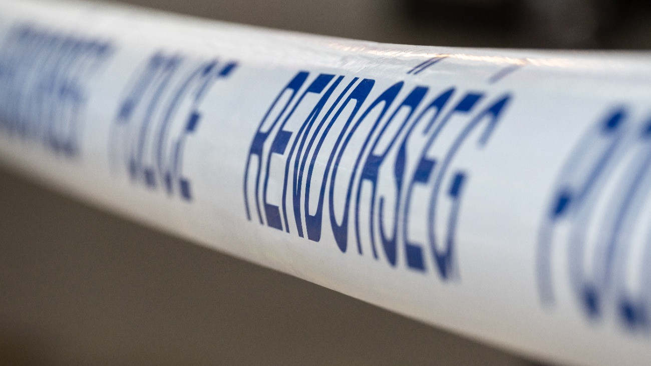 Rendőrségi kordonjelző szaga bűncselekmény helyszínén, vagy műveleti területnél.