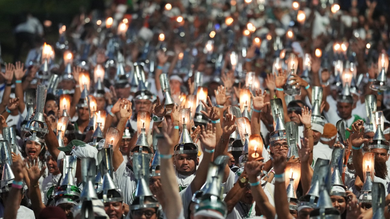 Az erdõk védelméért, a területi jogokért és a klímavédelmi felelõsségvállalásért tüntetõk felvonulása az ENSZ 30. nemzetközi éghajlatváltozási konferenciájának (COP30) otthont adó brazíliai Belémben 2025. november 13-án, a tizenkét napos tanácskozás negyedik napján.