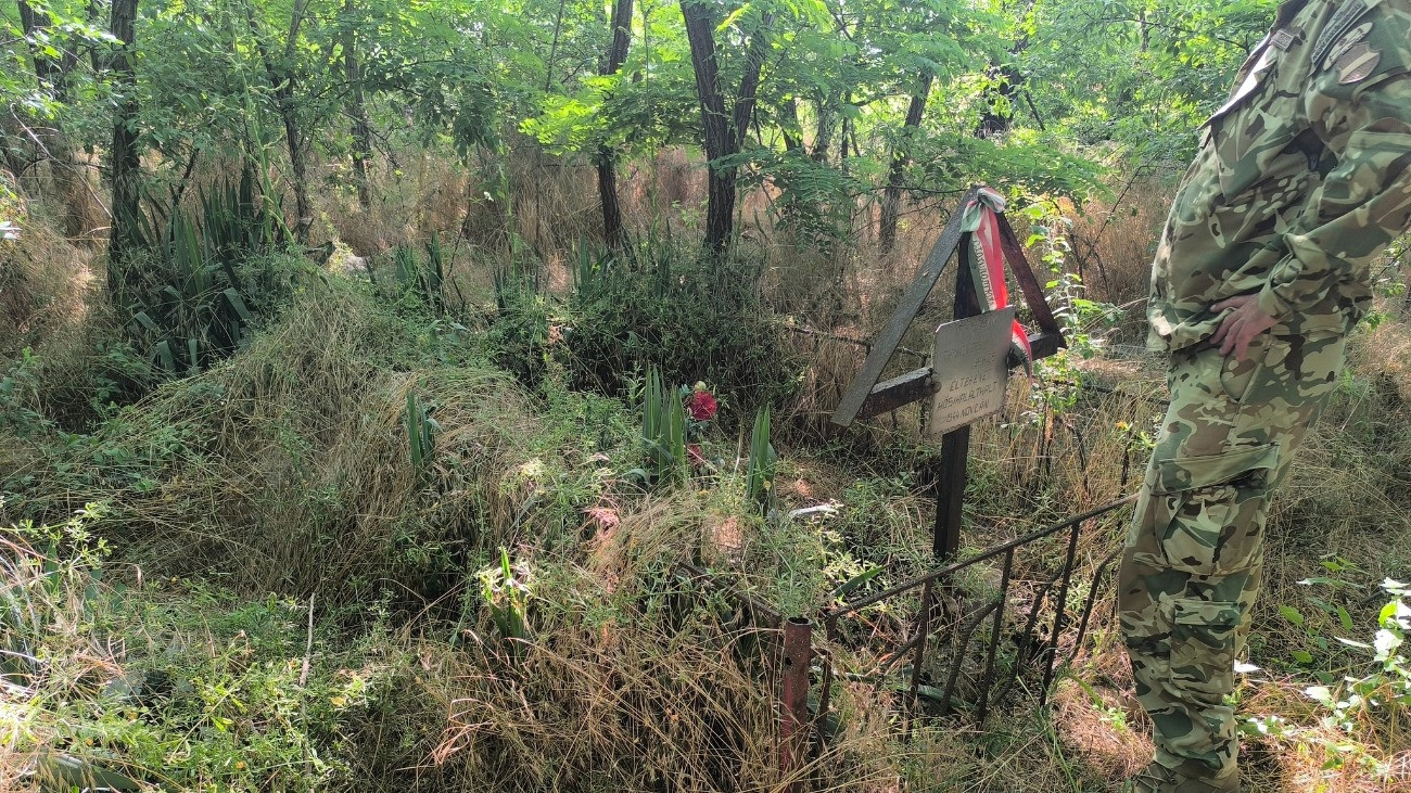 Világháborús katonasír egy magyarországi temetőben.