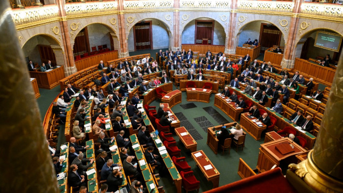 Egy konkrét téma lesz a parlamenti vita tárgya