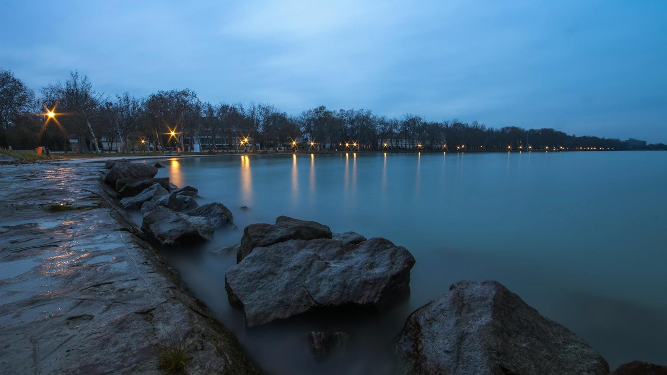 Esti látkép Balatonföldvár strandjáról.
