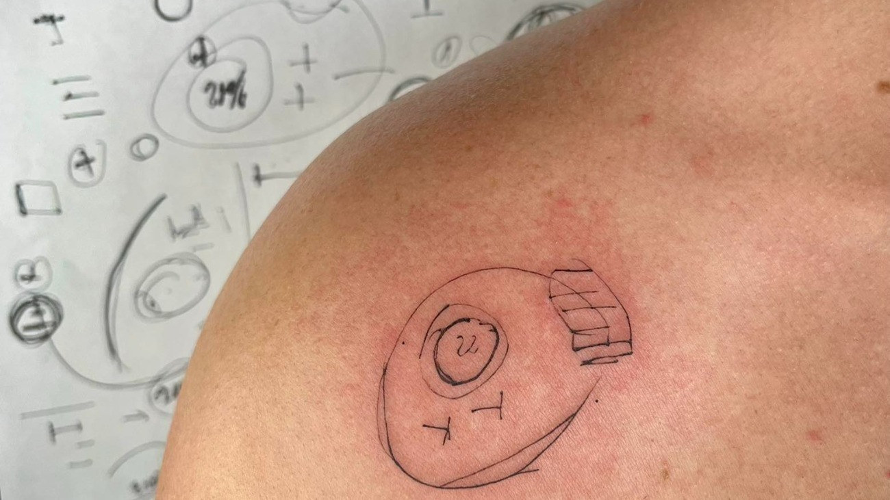 Orbán Viktor rajzait tetováltatta magára valaki.