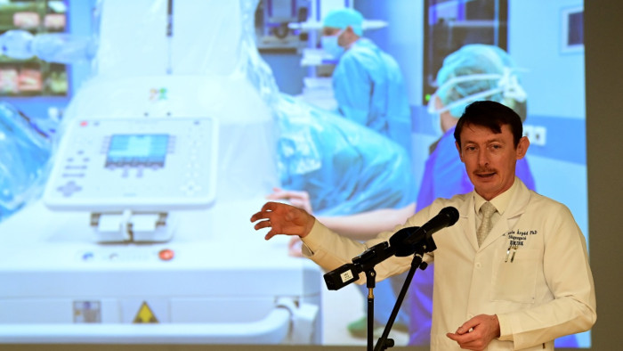Elvégezték az első robotasszisztált gerincsebészeti beavatkozást Magyarországon - fotók