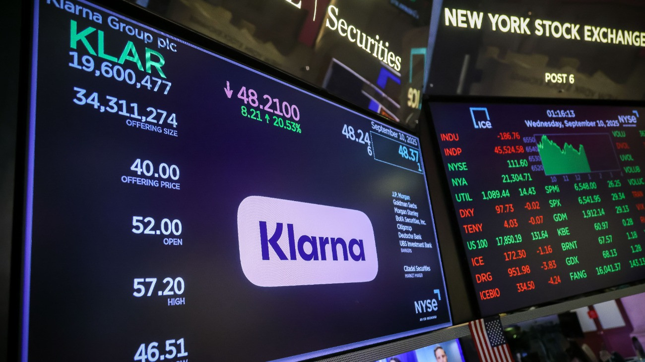Klarna Group Plc signage during the companys initial public offering (IPO) on the floor of the New York Stock Exchange (NYSE) in New York, US, on Wednesday, Sept. 10, 2025. Klarna Group Plc and some of its shareholders raised $1.37 billion in an initial public offering priced above a marketed range, kicking off what is likely to be one of the best weeks of the year for US listings. Photographer: Michael Nagle/Bloomberg via Getty Images