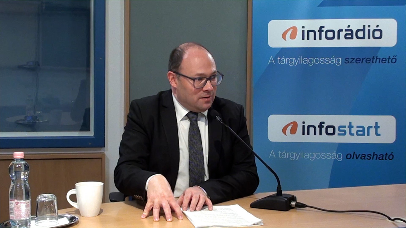 Bauer Bence, a Mathias Corvinus Collegium (MCC) Magyar-Német Intézet az Európai Együttműködésért igazgatója az Arénában 2025. november 26-án