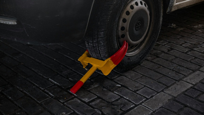 Nem hatotta meg a kerékbilincs, kereket cserélt