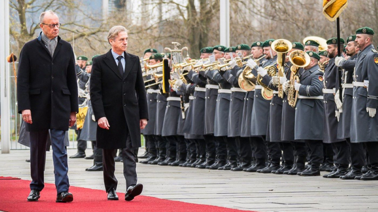 Friedrich Merz német kancellár Berlinben fogadja Robert Golob szlovén miniszterelnököt.