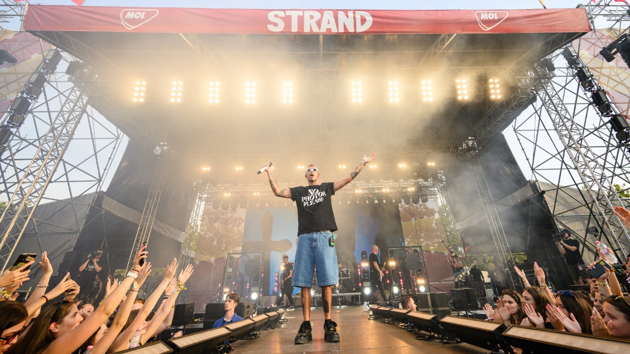 ByeAlex és a Slepp koncertje a Strand Fesztiválon Zamárdiban 2024. augusztus 22-én. A fesztivált augusztus 22. és 24. között rendezik meg a Balaton-parti településen.