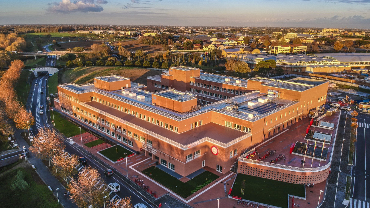 A bolognai tudomány egyetem az Alma Mater Studiorum Università di Bologna, UNIBO