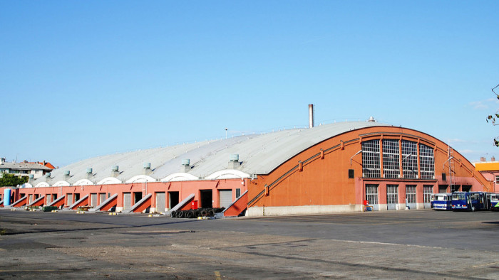 Óriási a tét - a kelenföldi buszgarázsban ülésezik a fővárosi közgyűlés