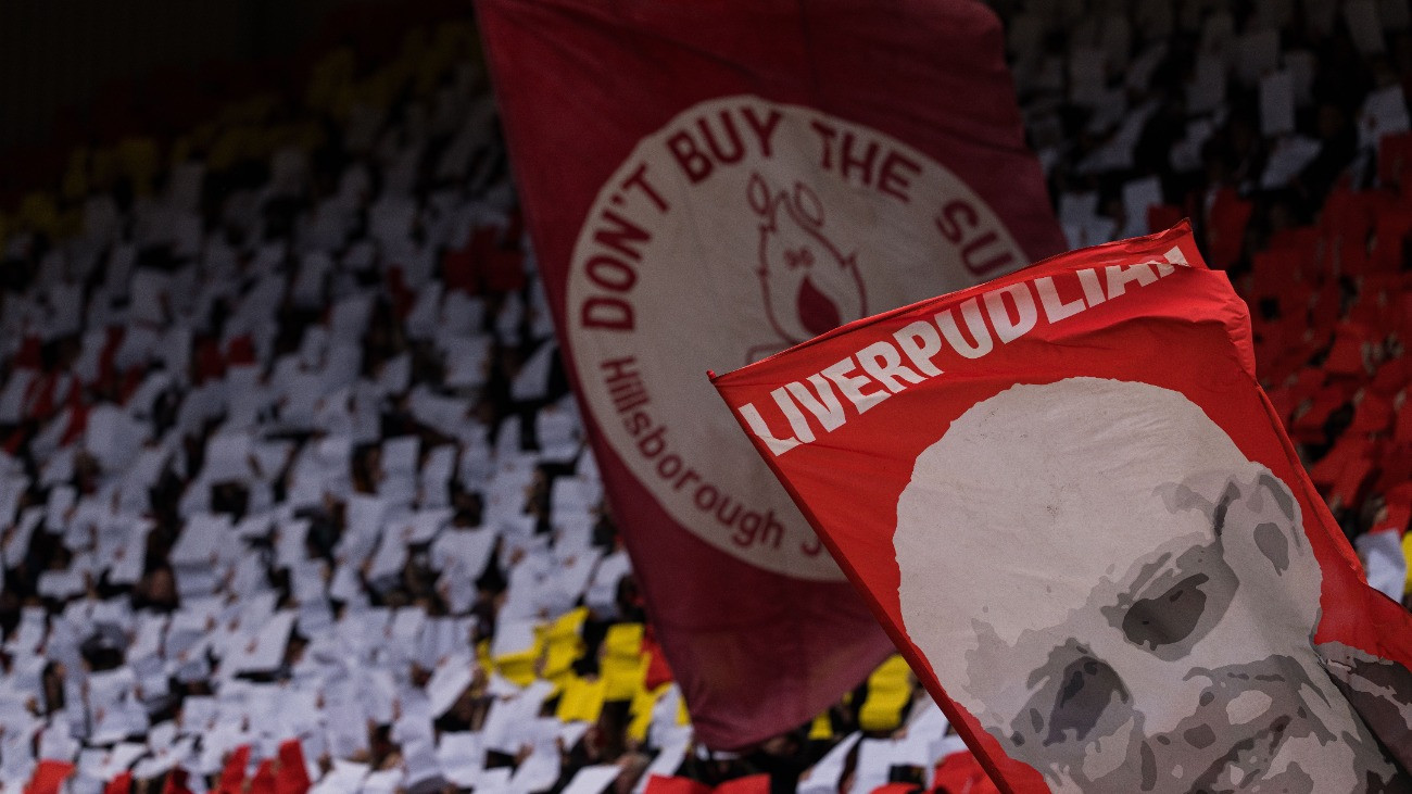 2025. április 13., Liverpool. Transzparansek a Hillsborough-i katasztrófa 97 áldozatának emlékére a Liverpool és a West Ham United közötti Premier League-mérkőzésen.Steven Halliwell | MI News/NurPhoto via Getty Images